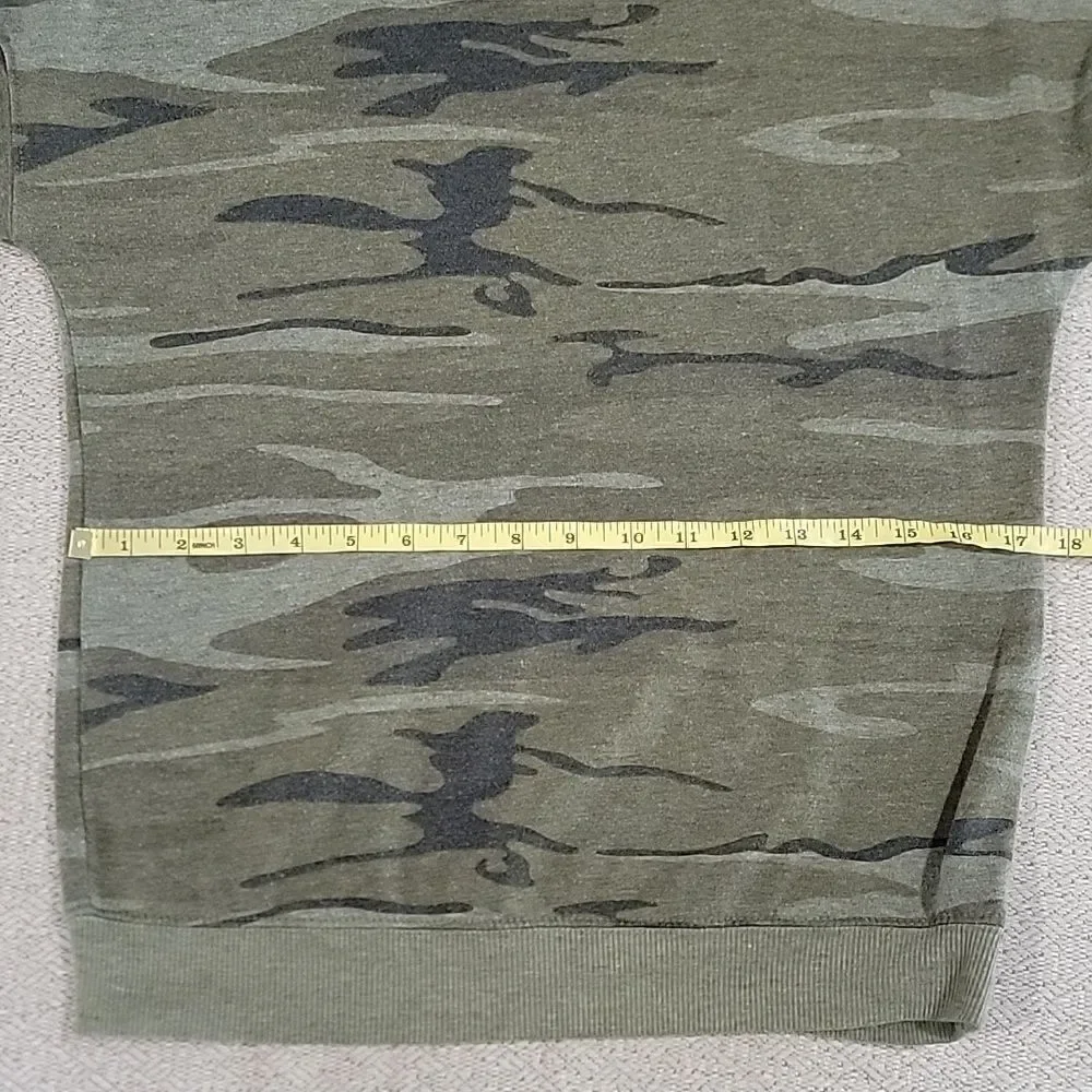 Zoe + Liv Green Camouflage Print Crew Neck Sweatshirt - Size Small